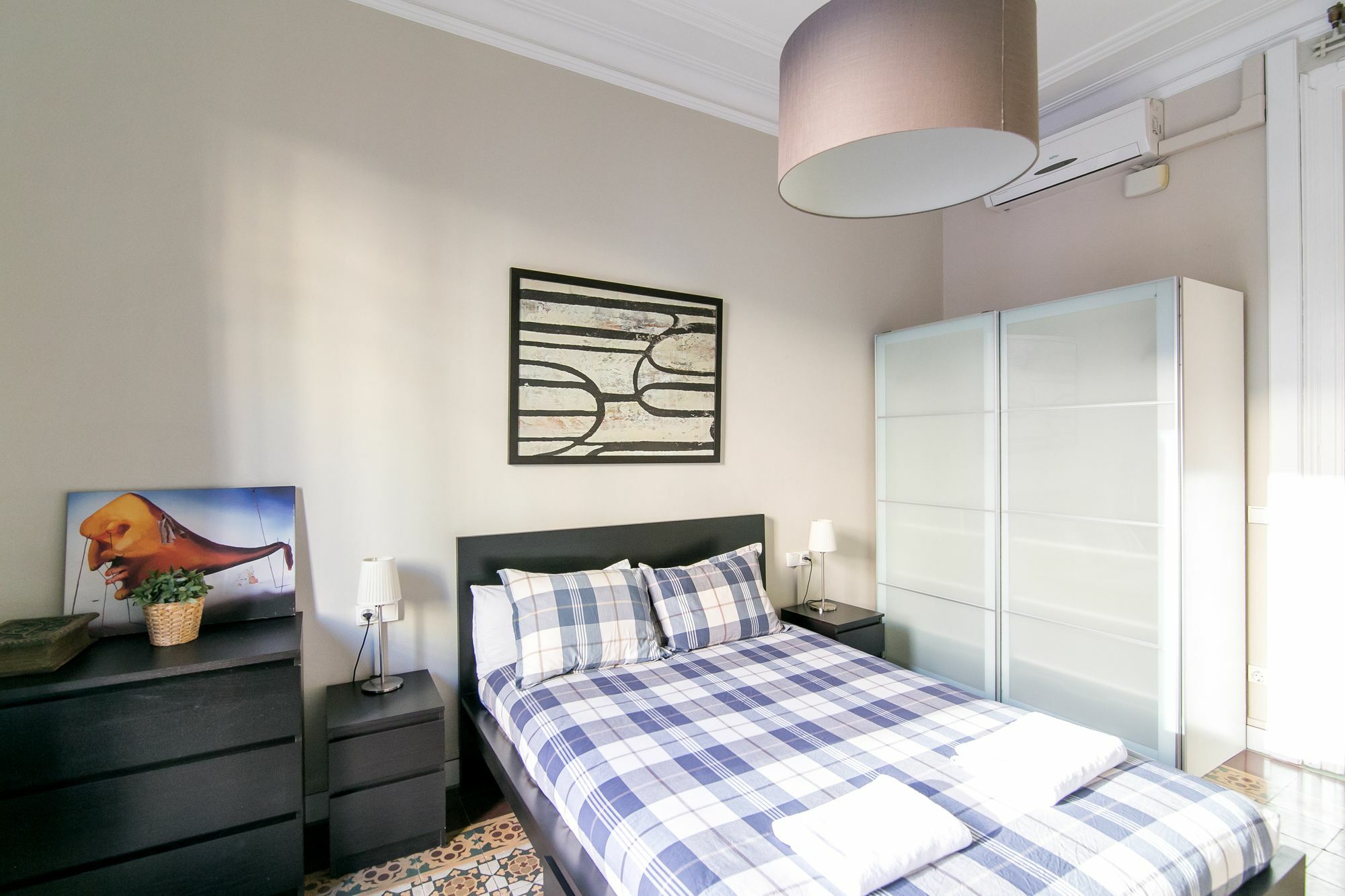 Placa Universitat Appartement